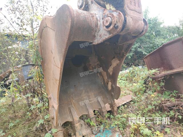 鏟斗右后整體（工作和回轉(zhuǎn)裝置）