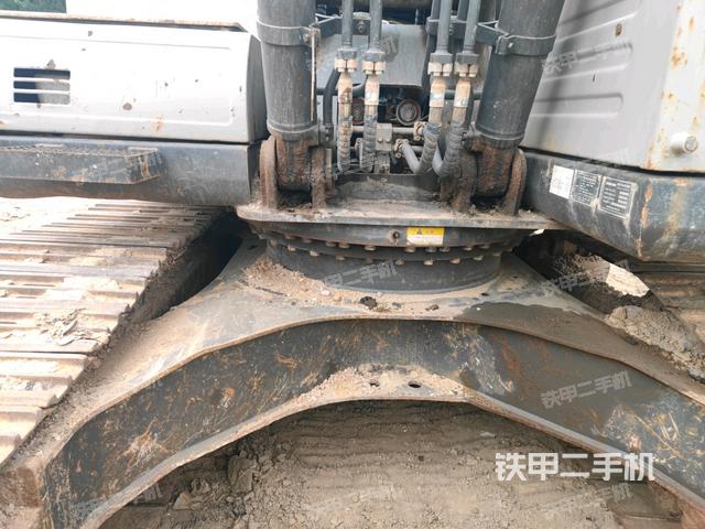 轉(zhuǎn)盤和下車架正前（工作和回轉(zhuǎn)裝置）