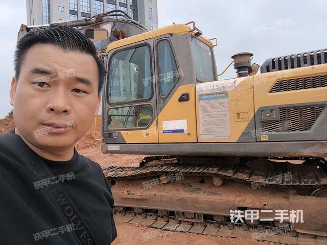 沃尔沃EC200 D挖掘机的设备实拍-第1张实拍照片