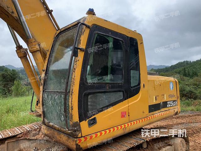 现代R225LC-7挖掘机
