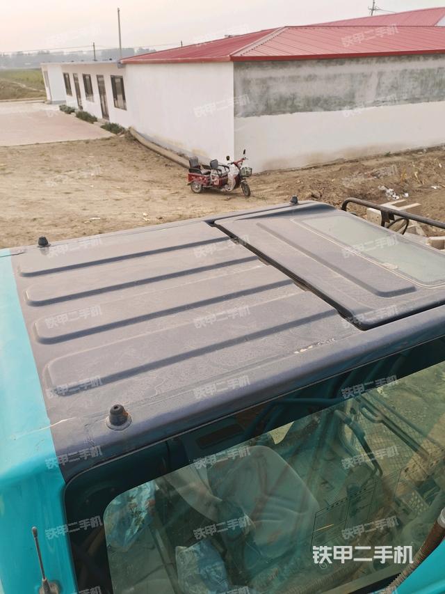 駕駛室頂部俯視（上車(chē)部件）