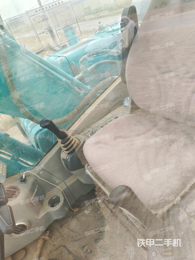 座椅右側(cè)控制臺(tái)/鑰匙門(mén)/油門(mén)/含右手柄（駕駛室部分）