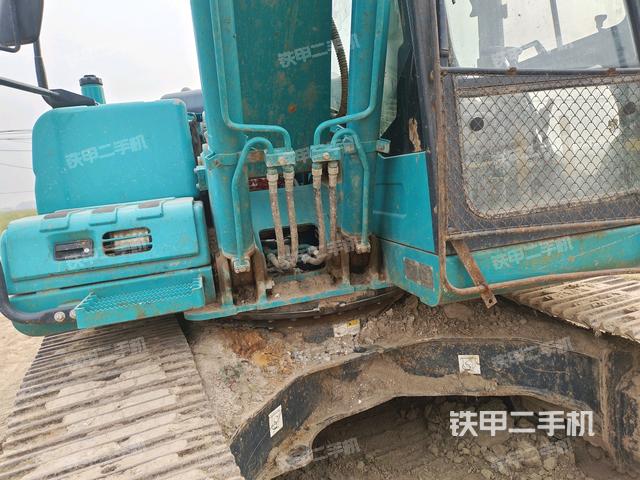 轉(zhuǎn)盤(pán)和下車(chē)架正前（工作和回轉(zhuǎn)裝置）