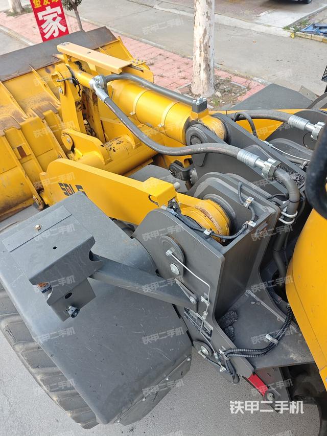 鏟斗油缸側(cè)面（工作裝置）