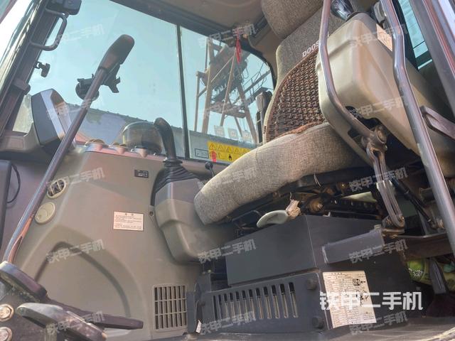 驾驶室整体（整机外观）