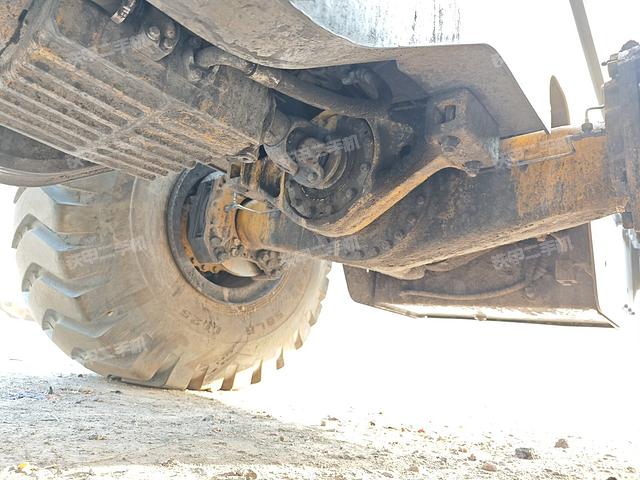 后驅(qū)動橋（液壓/傳動系統(tǒng)）