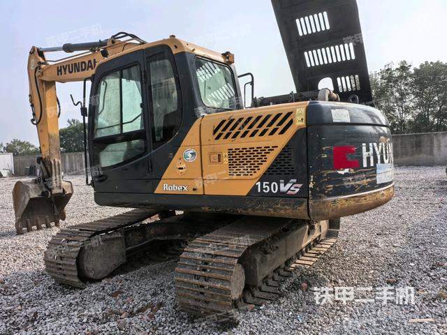 现代R150LVS挖掘机的设备实拍-第3张实拍照片