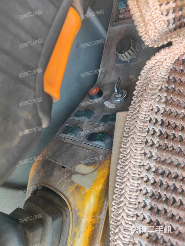 座椅左側(cè)控制臺/音響/含左手柄（駕駛室部分）