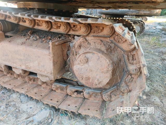 左驅(qū)動輪（行走機構(gòu)）