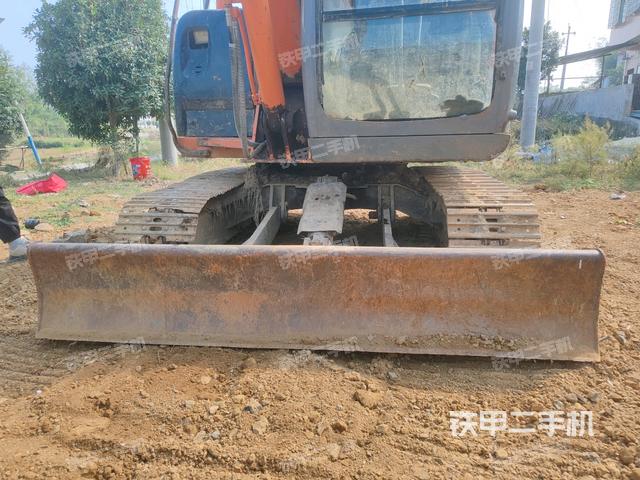 轉(zhuǎn)盤和下車架正前（工作和回轉(zhuǎn)裝置）