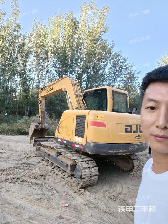 山东临工LG685挖掘机的设备实拍-第1张实拍照片