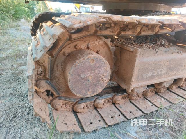 右驅(qū)動輪（行走機構(gòu)）