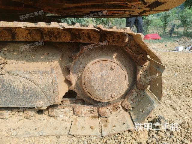 右驅(qū)動輪（行走機(jī)構(gòu)）