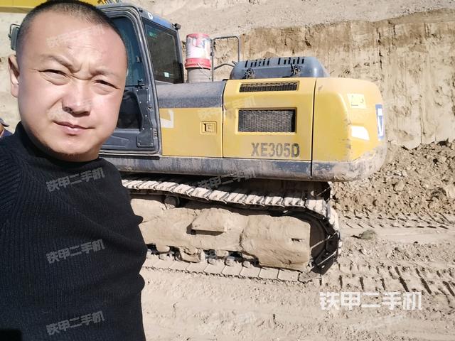 徐工XE270DK挖掘机的设备实拍-第1张实拍照片