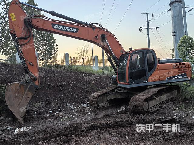 斗山DX260LC-9C挖掘机