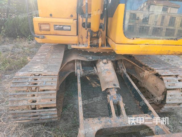 轉(zhuǎn)盤和下車架正前（工作和回轉(zhuǎn)裝置）