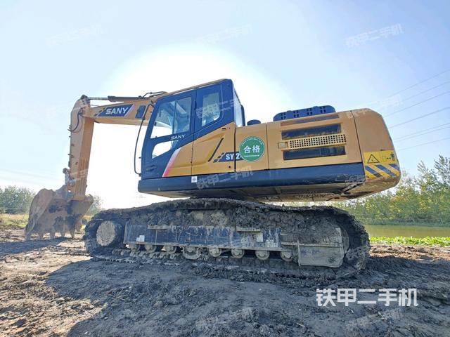 三一重工SY215H挖掘机的设备实拍-第1张实拍照片