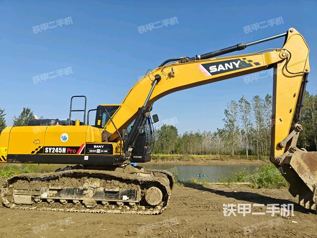 三一重工SY215H挖掘机的设备实拍-第3张实拍照片