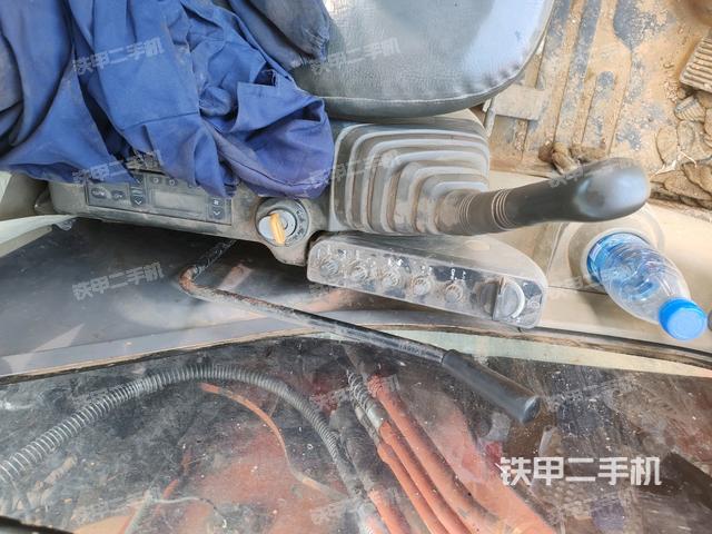 座椅右側(cè)控制臺/鑰匙門/油門/含右手柄（駕駛室部分）