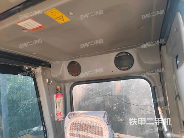 后窗玻璃角標（駕駛室部分）