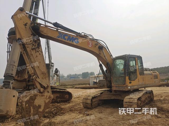 徐工XE215D挖掘機(jī)