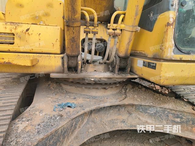 轉盤和下車架正前(工作和回轉裝置) 轉盤和下車架正前(工作和回轉裝置)