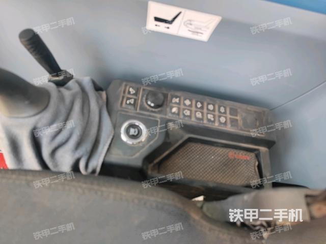 座椅左側(cè)控制臺(tái)/音響/含左手柄(駕駛室部分) 座椅左側(cè)控制臺(tái)/音響/含左手柄(駕駛室部分)