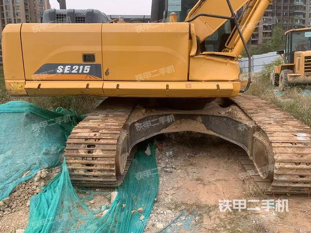 駕駛室頂部（整機外觀）