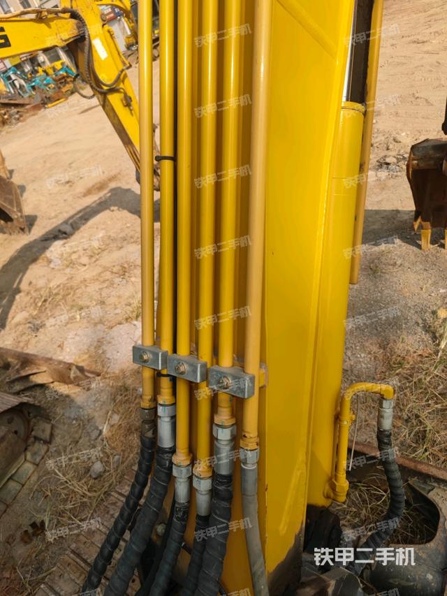 大臂背部俯視(工作和回轉(zhuǎn)裝置) 大臂背部俯視(工作和回轉(zhuǎn)裝置)