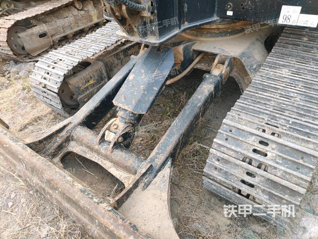 轉(zhuǎn)盤(pán)和下車(chē)架正前(工作和回轉(zhuǎn)裝置) 轉(zhuǎn)盤(pán)和下車(chē)架正前(工作和回轉(zhuǎn)裝置)