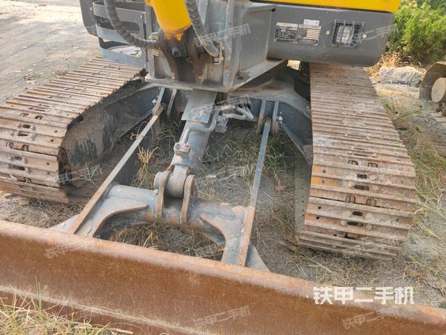 轉(zhuǎn)盤和下車架正前(工作和回轉(zhuǎn)裝置) 轉(zhuǎn)盤和下車架正前(工作和回轉(zhuǎn)裝置)