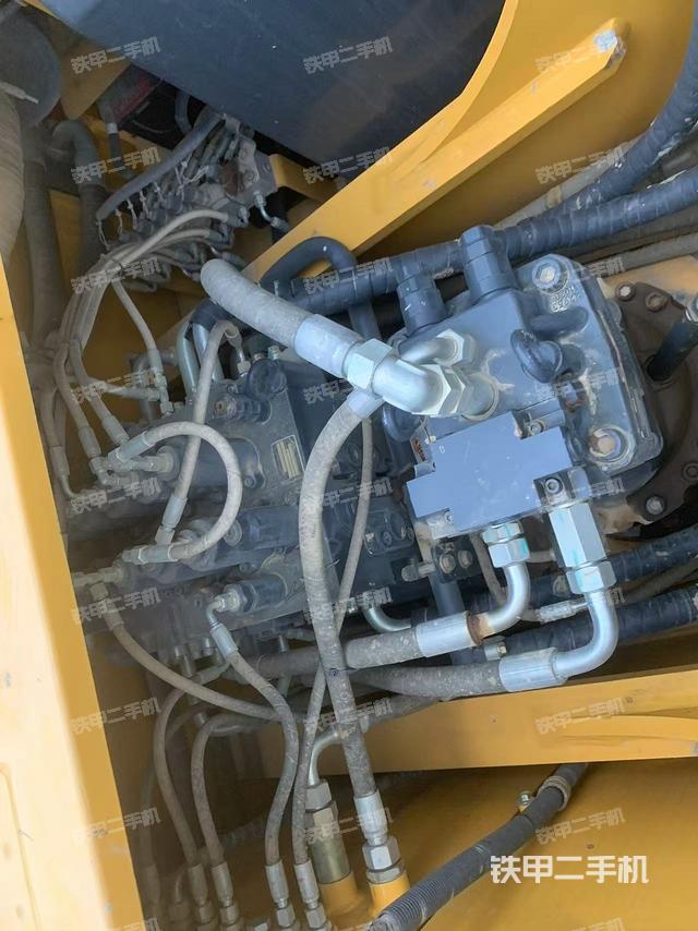 回轉(zhuǎn)馬達和主控閥（整機外觀）