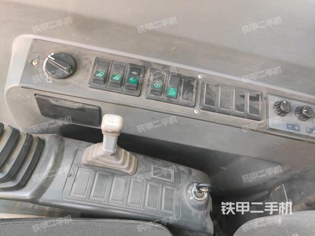 座椅左側(cè)控制臺(tái)/音響/含左手柄(駕駛室部分) 座椅左側(cè)控制臺(tái)/音響/含左手柄(駕駛室部分)