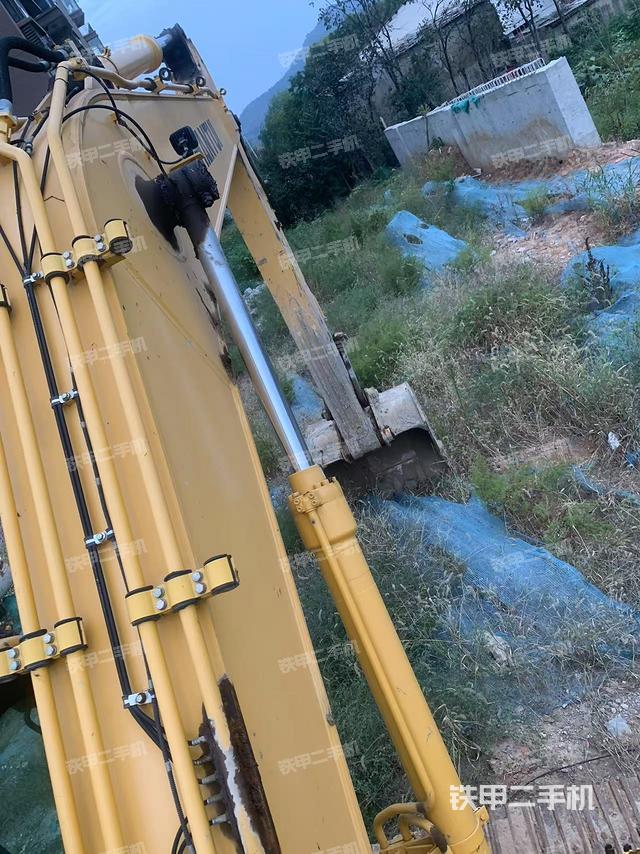 駕駛室整體（整機外觀）