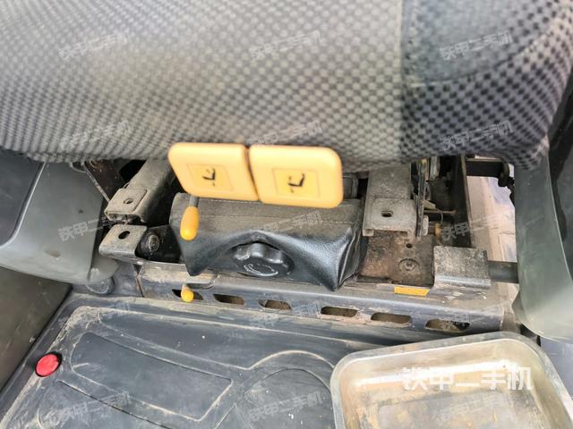 座椅右側(cè)控制臺/鑰匙門/油門/含右手柄（駕駛室部分）