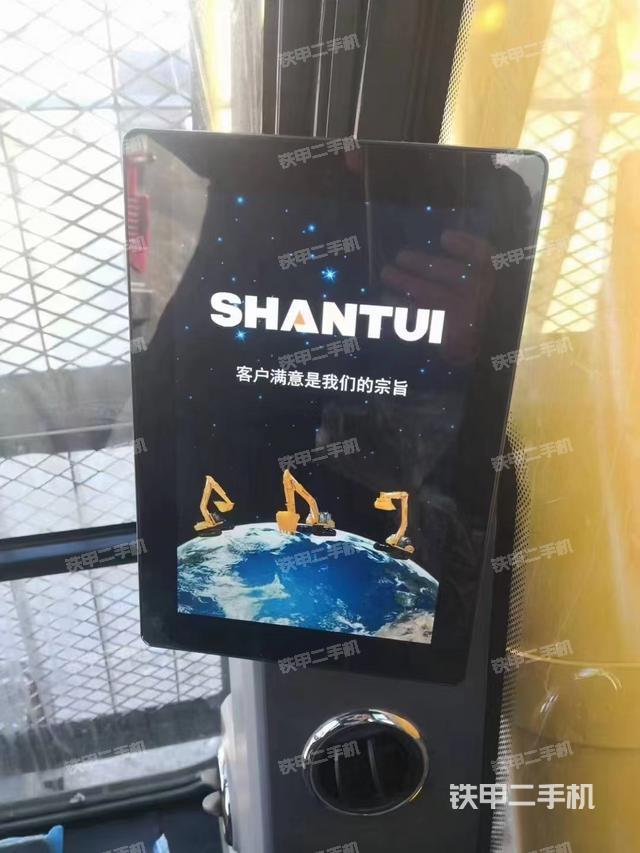 駕駛室頂部（整機外觀）