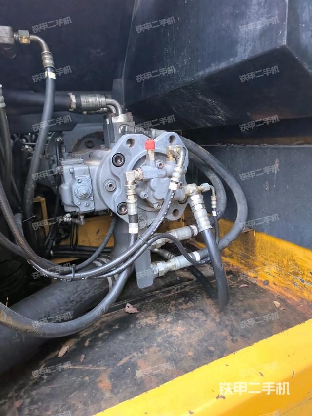 液壓泵斜45?左（大件艙室）