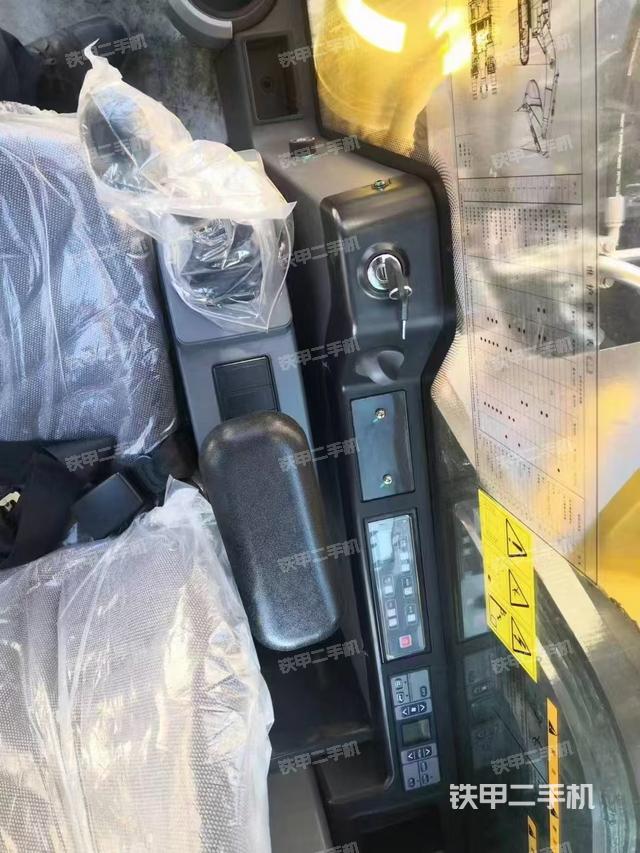 駕駛室整體（整機外觀）