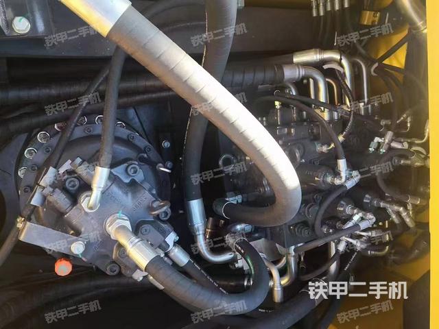 回轉(zhuǎn)馬達和主控閥（整機外觀）