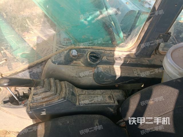 座椅右侧控制台/钥匙门/油门/含右手柄（驾驶室部分）