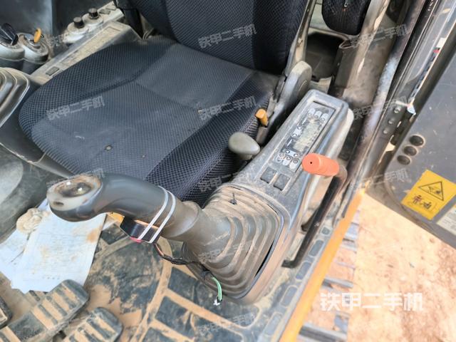 左后方玻璃角標(biāo)（駕駛室部分）