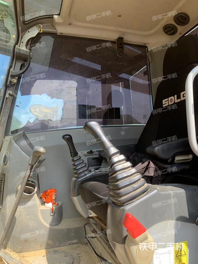 駕駛室整體（整機(jī)外觀）