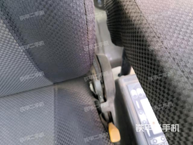 后窗玻璃角標(biāo)（駕駛室部分）