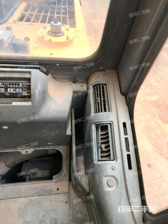 后窗玻璃角標(biāo)（駕駛室部分）