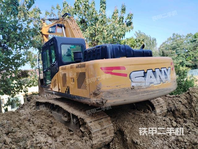 三一重工SY215C挖掘机的设备实拍-第2张实拍照片
