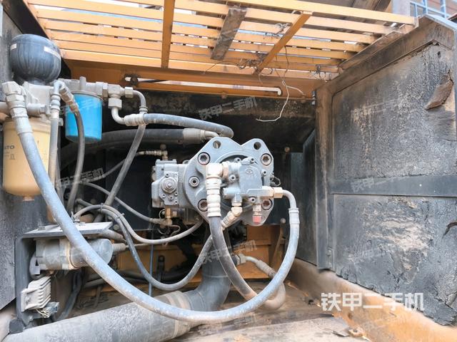 液壓泵斜45?右（大件艙室）