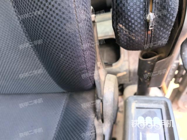 座椅右側(cè)控制臺(tái)/鑰匙門/油門/含右手柄（駕駛室部分）