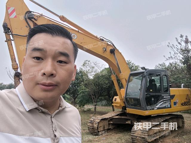 加藤HD820V挖掘机的设备实拍-第1张实拍照片