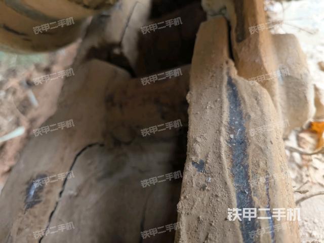 右驅(qū)動輪（行走機(jī)構(gòu)）