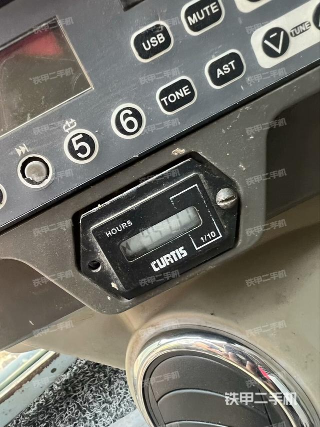 回轉馬達和主控閥（整機外觀）